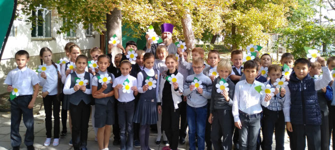 Праздник “Белого цветка” проведен в Раздольненской школе-лицее №1 Праздник “Белого цветка” проведен в Раздольненской школе-лицее №1