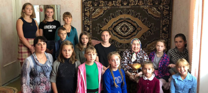 Воскресная школа с. Восход поздравила с 90-летним юбилеем прихожанку храма Воскресная школа с. Восход поздравила с 90-летним юбилеем прихожанку храма