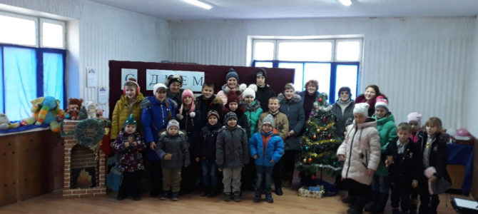 Воскресная школа храма новомучеников Крымских выступила для детишек и одиноких пожилых людей Воскресная школа храма новомучеников Крымских выступила для детишек и одиноких пожилых людей