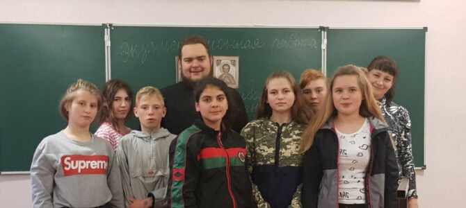 Экзамен для изучающих курс ОПК воспитанников школы-интерната провел священннослужитель епархии Экзамен для изучающих курс ОПК воспитанников школы-интерната провел священннослужитель епархии