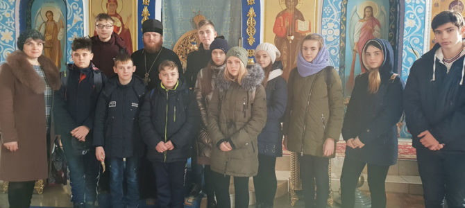 Нижнегорские школьники побывали в храме Иверской иконы Божией Матери Нижнегорские школьники побывали в храме Иверской иконы Божией Матери