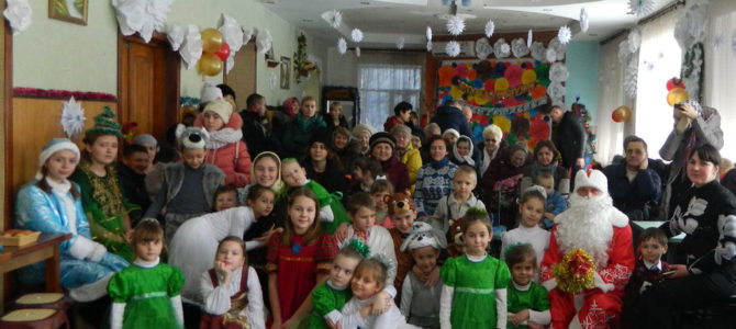 Воскресная школа Свято-Андреевского храма поздравила односельчан Рождественской концертной программой Воскресная школа Свято-Андреевского храма поздравила односельчан Рождественской концертной программой