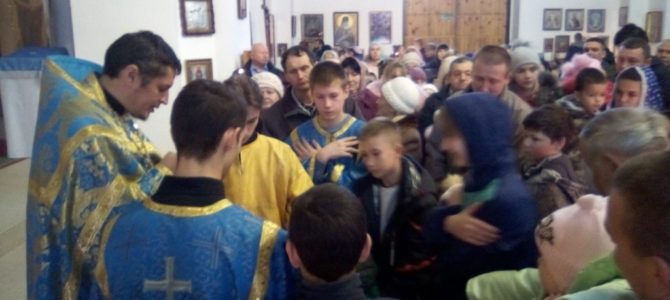 Детишки из школы-интерната помолились в Покровском соборе Детишки из школы-интерната помолились в Покровском соборе