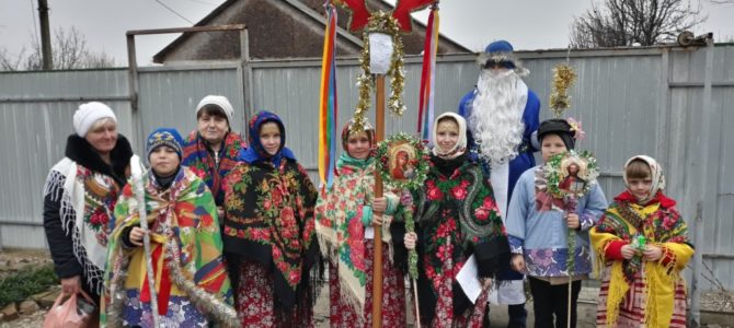 Христославы в Чернозёмном поздравили односельчан с Рождеством Христославы в Чернозёмном поздравили односельчан с Рождеством
