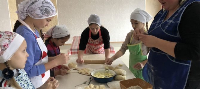 Кулинарный кружок при воскресной школе Свято-Андреевского храма с. Восход Кулинарный кружок при воскресной школе Свято-Андреевского храма с. Восход