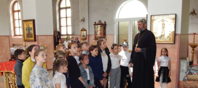 Изучающие модуль «Основы православной культуры» школьники посетили Свято-Вознесенский храм