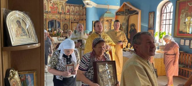 Богослужение в День Крещения Руси в храме иконы “Достойно есть”