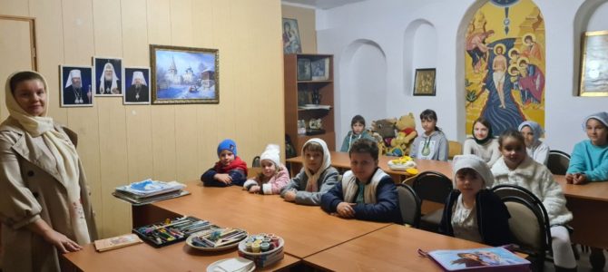 Новый учебный год начался в воскресной школе храма Иверской иконы п. Нижнегорского Новый учебный год начался в воскресной школе храма Иверской иконы п. Нижнегорского