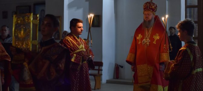 Ночная Божественная литургия в Свято-Покровском кафедральном соборе г. Джанкоя Ночная Божественная литургия в Свято-Покровском кафедральном соборе г. Джанкоя