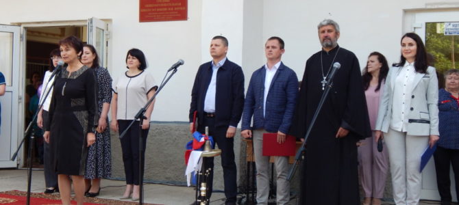 Священник принял участие в празднике «Последнего звонка» в Красноперекопске